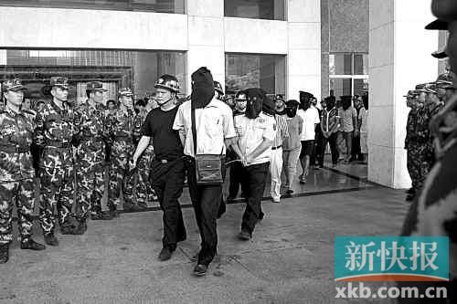 茂名200警力清晨突襲“樓霸”