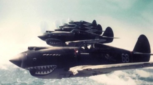 資料圖：飛虎隊p-40戰(zhàn)機在緬甸上空飛行。