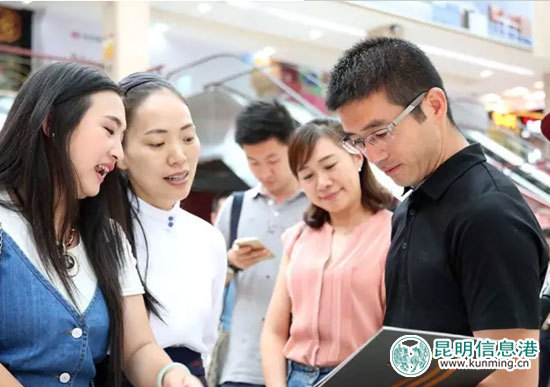 《2015云南裝飾設(shè)計(jì)年鑒》新書發(fā)布會(huì)圓滿落幕 《2015云南裝飾設(shè)計(jì)年鑒》新書發(fā)布會(huì)圓滿落幕