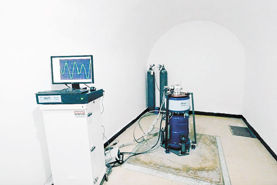 儀器躲在大山深處。