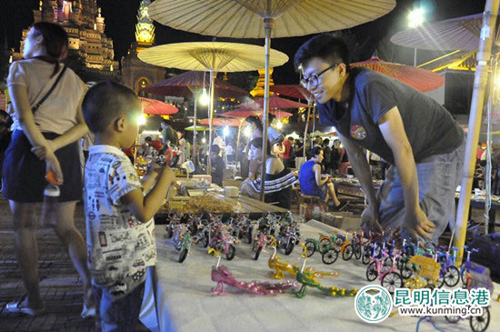 瀾滄江湄公河大學(xué)生文化創(chuàng)意集市西雙版納景洪告莊開市