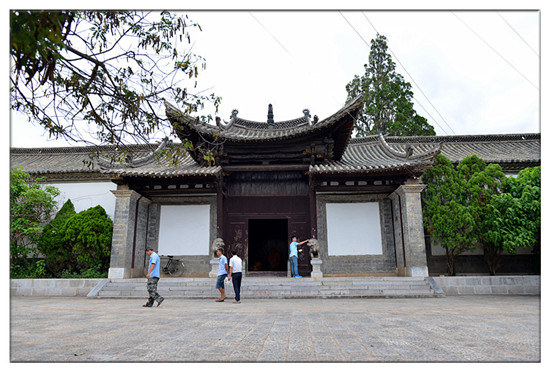 建水西莊鎮(zhèn)新房古村 黃氏宗祠“鳳在上龍?jiān)谙隆? border= 建水西莊鎮(zhèn)新房古村 黃氏宗祠“鳳在上龍?jiān)谙隆? align=
