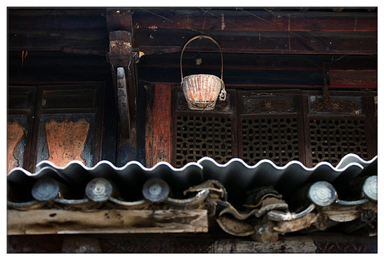 建水西莊鎮(zhèn)新房古村 黃氏宗祠“鳳在上龍?jiān)谙隆? border= 建水西莊鎮(zhèn)新房古村 黃氏宗祠“鳳在上龍?jiān)谙隆? align=