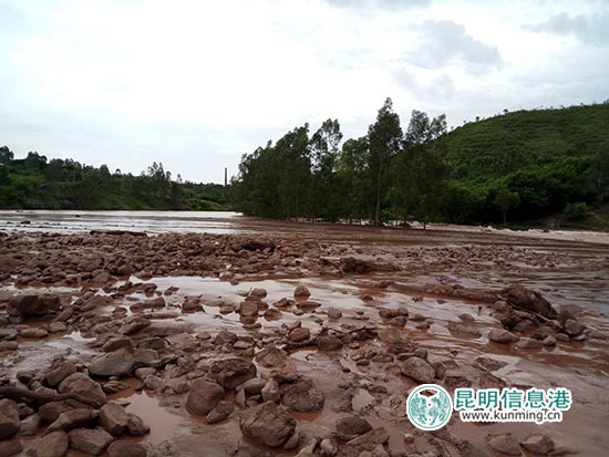 連續(xù)強降雨致楚雄多條道路中斷 最大堰塞湖面積約7000畝 連續(xù)強降雨致楚雄多條道路中斷 最大堰塞湖面積約7000畝