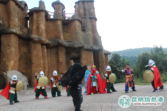 看高空走鋼絲與數(shù)十萬只蝴蝶互動(dòng) 昆明小人國陪你過花樣國慶