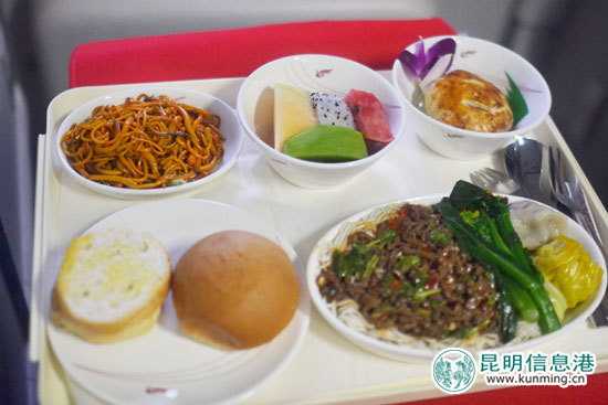 159位旅客初次體驗(yàn)昆航特色航線 萬米高空感受別樣旅程