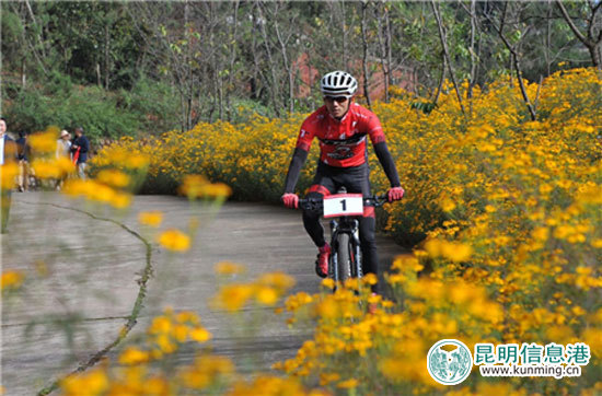 “春城體育節(jié)”300名騎手郊野公園決高下