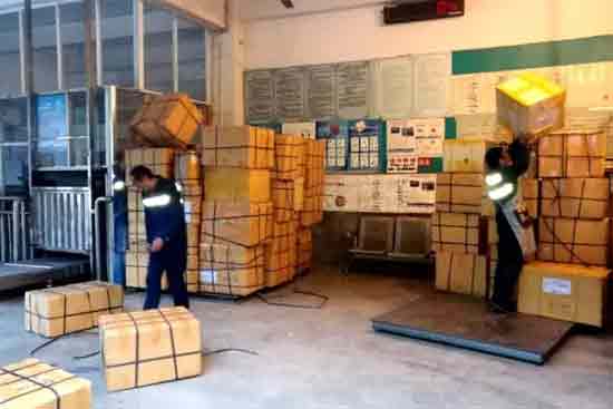 西雙版納機(jī)場(chǎng)貨郵吞吐量首次突破萬(wàn)噸大關(guān) 西雙版納機(jī)場(chǎng)貨郵吞吐量首次突破萬(wàn)噸大關(guān)