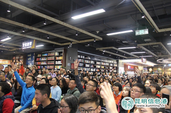 白巖松在新華書店七彩云南書城舉辦讀者見面會 白巖松在新華書店七彩云南書城舉辦讀者見面會