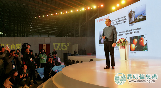 農(nóng)夫山泉董事長(zhǎng)鐘睒睒發(fā)表演講 