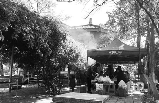 庾園變成燒烤園