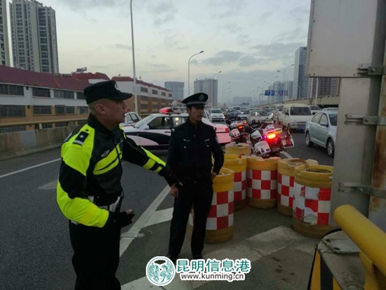 男子打砸過往車輛 被民警追捕欲跳橋 男子打砸過往車輛 被民警追捕欲跳橋