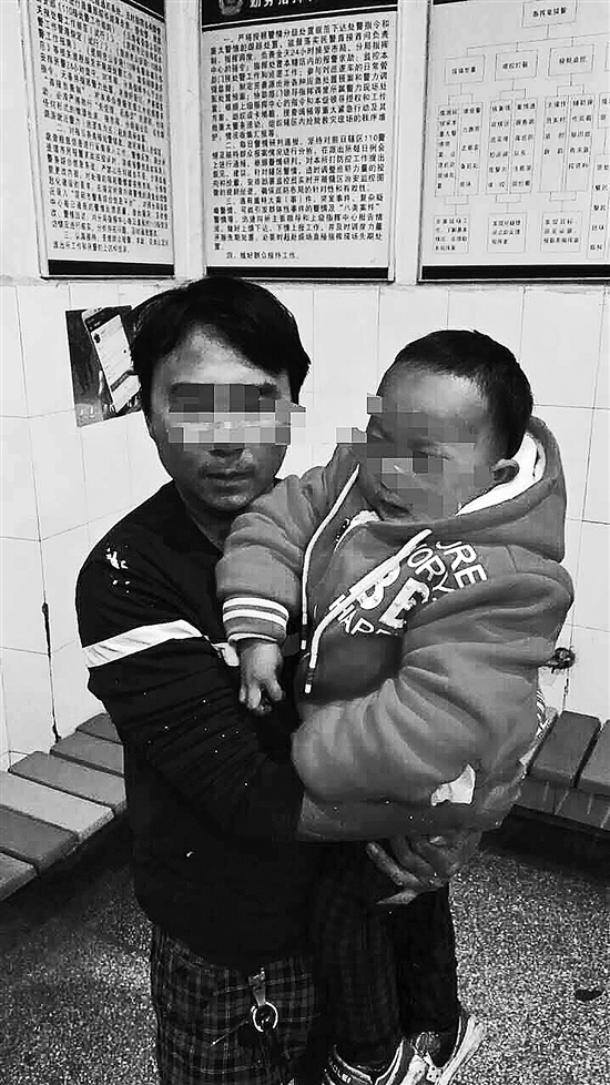 孩子走丟到處找偏偏忘記去報(bào)警 娃娃在派出所里等了一下午 孩子走丟到處找偏偏忘記去報(bào)警 娃娃在派出所里等了一下午