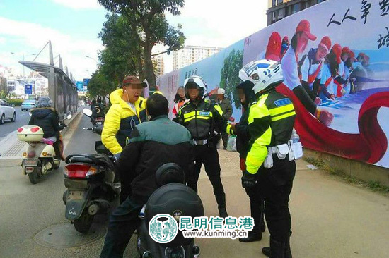 “春城騎警”查獲兩名攜帶毒品吸毒人員 “春城騎警”查獲兩名攜帶毒品吸毒人員