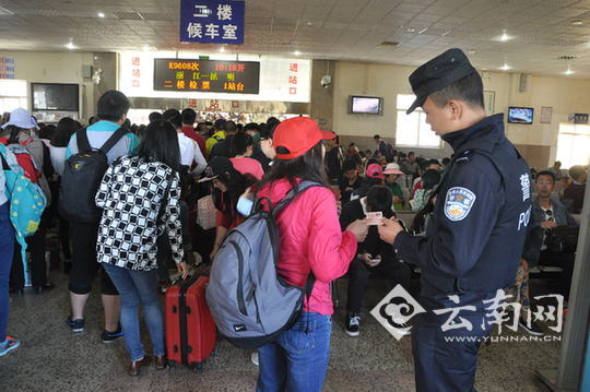 昆鐵警方開展“獵鷹-2017”行動 嚴厲打擊倒票