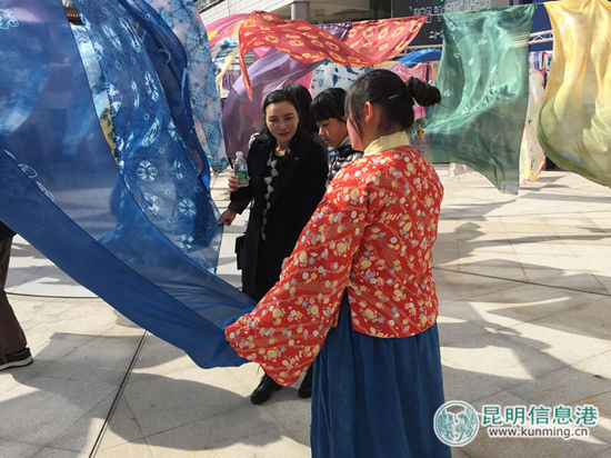 首屆“春水花都杯”扎染（圍巾）藝術(shù)展