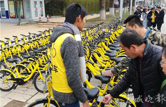 昆明共享單車(chē)和地鐵無(wú)縫換乘 據(jù)統(tǒng)計(jì)或有11萬(wàn)輛供市民使用 昆明共享單車(chē)和地鐵無(wú)縫換乘 據(jù)統(tǒng)計(jì)或有11萬(wàn)輛供市民使用