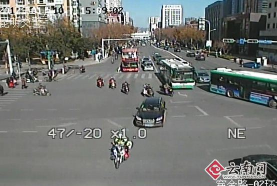 幼童,春城騎警,護(hù)送 幼童,春城騎警,護(hù)送