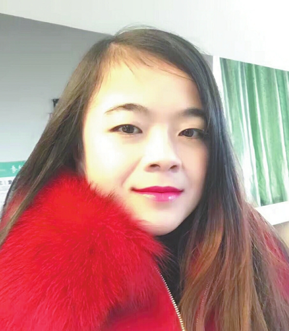 萬元鈔票散落地上 成都女孩夜不拾遺