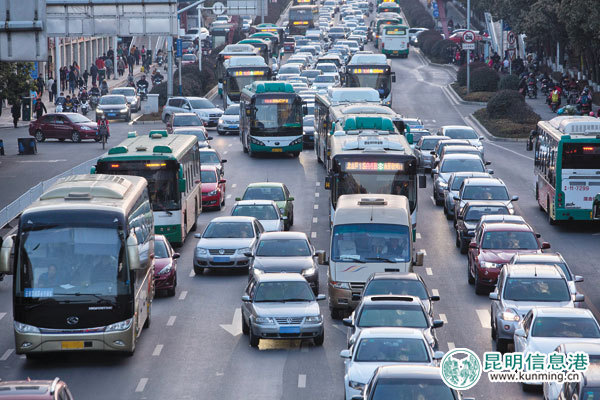 云南省政協(xié)委員支招公共交通 昆明解堵應(yīng)實行車輛限購限行