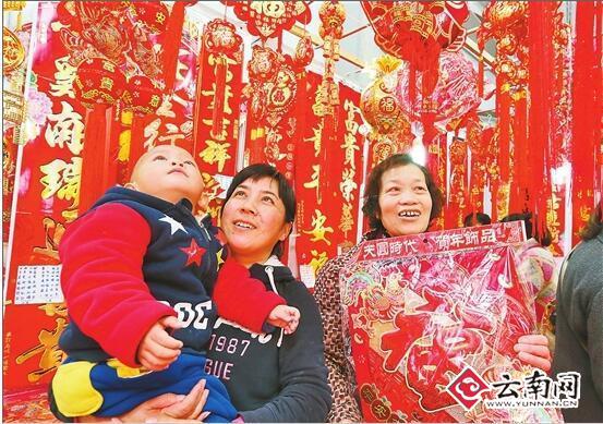 第十一屆昆明新春購(gòu)物博覽會(huì)年貨足 市民采購(gòu)年貨忙