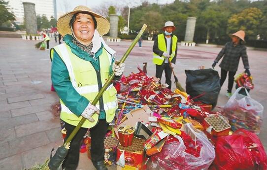 昆明城市保潔員：今年煙花爆竹垃圾少多了