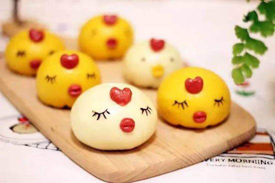 網(wǎng)紅小雞豆沙包祝大家雞年大吉