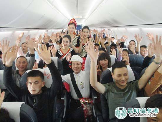 目瑙縱歌鬧元宵 旅客在萬(wàn)米高空品味云南少數(shù)民族文化