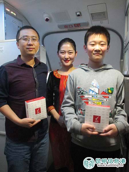 目瑙縱歌鬧元宵 旅客在萬(wàn)米高空品味云南少數(shù)民族文化