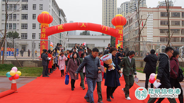 昆十四中舉行2017屆成人儀式暨高考誓師大會