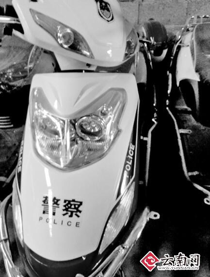 昆明電動車銷售點改裝警車 店員:花1000多元就能改 昆明電動車銷售點改裝警車 店員:花1000多元就能改