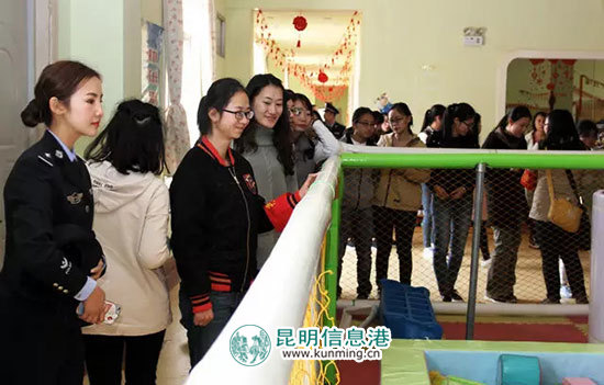 “拒絕冷漠 融化孤獨(dú)”盤龍警方到昆明市兒童福利院進(jìn)行慰問 “拒絕冷漠 融化孤獨(dú)”盤龍警方到昆明市兒童福利院進(jìn)行慰問