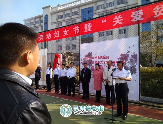 慶祝三八國(guó)際勞動(dòng)?jì)D女節(jié)暨關(guān)愛(ài)貧困婦女兒童書(shū)畫(huà)展8日開(kāi)幕