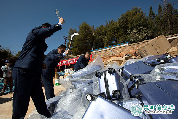 昆明市工商局銷毀4卡車假冒偽劣物品