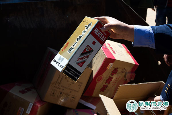 昆明市工商局銷毀4卡車假冒偽劣物品