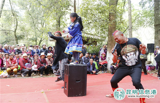 “三月三”耍西山 8萬人涌上西山歡歌笑語 “三月三”耍西山 8萬人涌上西山歡歌笑語