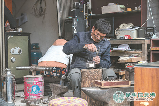 洱海邊隱居的一群老銀匠 洱海邊隱居的一群老銀匠