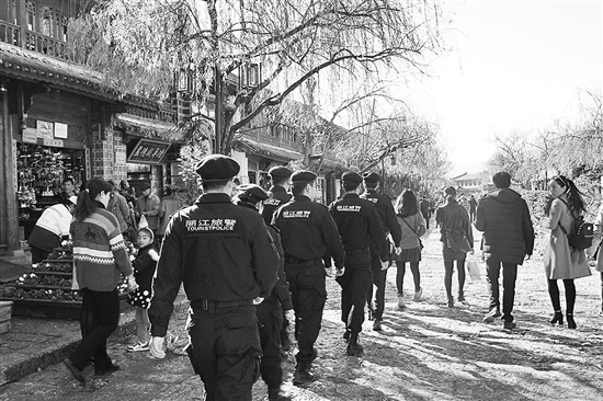 麗江15日啟用旅游電子合同 可隨時(shí)通過(guò)手機(jī)寫(xiě)評(píng)價(jià)提交反饋 麗江15日啟用旅游電子合同 可隨時(shí)通過(guò)手機(jī)寫(xiě)評(píng)價(jià)提交反饋