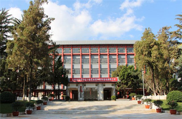 小升初報(bào)名在即 昆明部分“民?！惫颊猩?jì)劃