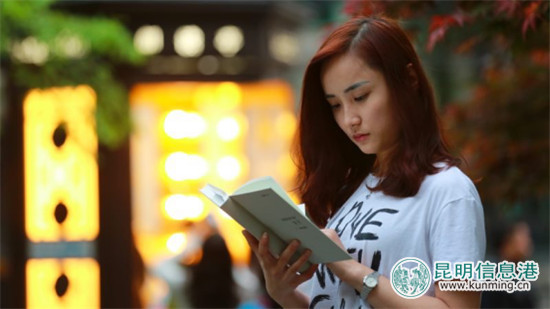 國資教育攜手央視《朗讀者》朗讀亭舉辦4·23七城直播昆明站活動 國資教育攜手央視《朗讀者》朗讀亭舉辦4·23七城直播昆明站活動