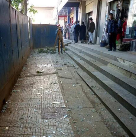 金馬寺一在建工地爆破震碎附近小區(qū)窗戶玻璃 金馬寺一在建工地爆破震碎附近小區(qū)窗戶玻璃