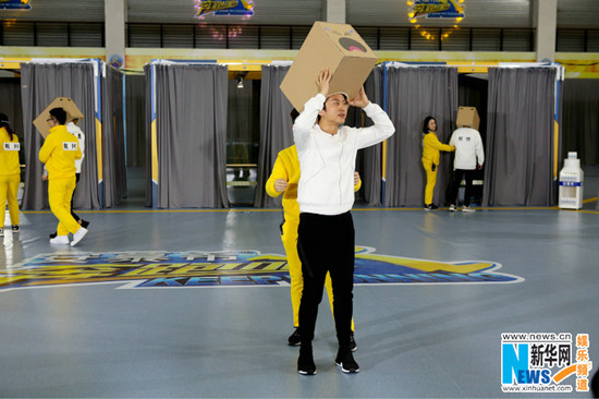 鄧超《奔跑吧》再遭整蠱 暖心互動(dòng)化身孩子王