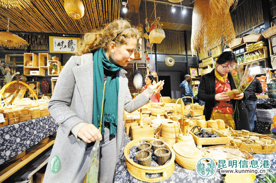 夜訪斗南 國際友人驚嘆“亞洲花都”不簡(jiǎn)單 夜訪斗南 國際友人驚嘆“亞洲花都”不簡(jiǎn)單