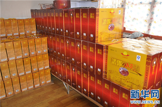 2016年，楊伍松和他的諾鄧火腿食品廠帶動(dòng)合作社群眾加工銷售諾鄧火腿1.86萬(wàn)支，產(chǎn)值達(dá)1600萬(wàn)元。