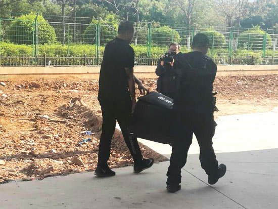 楚雄市區(qū)一施工工地發(fā)現(xiàn)炮彈 警方已進(jìn)行處置 楚雄市區(qū)一施工工地發(fā)現(xiàn)炮彈 警方已進(jìn)行處置