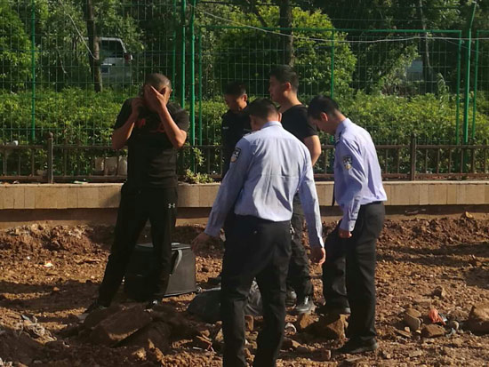 楚雄市區(qū)一施工工地發(fā)現(xiàn)炮彈 警方已進(jìn)行處置 楚雄市區(qū)一施工工地發(fā)現(xiàn)炮彈 警方已進(jìn)行處置