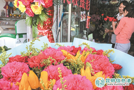 母親節(jié)鮮花需求增多 康乃馨從3毛漲到1元多 母親節(jié)鮮花需求增多 康乃馨從3毛漲到1元多