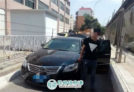 這車這人膽兒大 偽造車牌車內(nèi)“存油”還沖卡