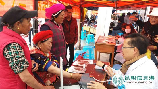 昆醫(yī)第一附屬醫(yī)院赴香格里拉義診 開展“三下鄉(xiāng)”活動