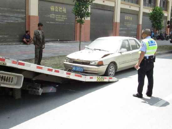瑞麗交警開展清理“僵尸車”行動